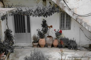 163966_449819698433085_1264983568_n