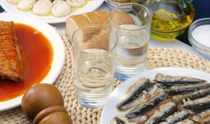 fish-olives-and-bread-with-cretan-tsikoudia