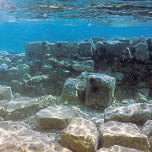 Κατάλοιπα βυθισμένου παλαιοχριστιανικού κτιρίου.