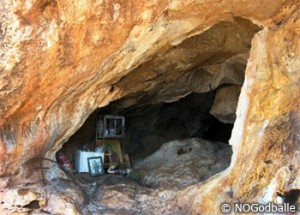 το σπήλαιο όπου έμενε ο Γεροντογιάννης