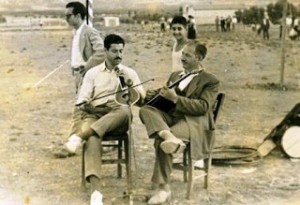 (Με τον Καστελολευτέρη συνοδεία με μπουζούκι) 