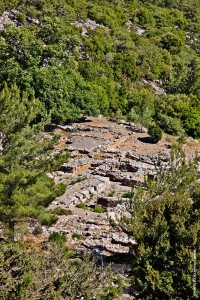 Το ιερό του Ερμή και της Αφροδίτης στα μισά του δρόμου Κάτω Σύμη - οροπέδιο Ομαλού