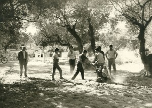 Ο Αθαν.Βιδάκης σε επίδειξη του σκαπτικού με ...ατρόμητο βοηθό σαν επιπλέον φορτίο!