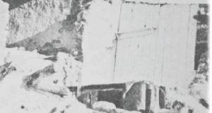 Τμήμα από μια μοναδική εικόνα της καταστροφής στην περιοχή των Βουτών. Τη φωτογραφία είχε δημοσιεύσει στην εφημερίδα του Λονδίνου, The Times, ο ανασκαφέας της Κνωσού, Άρθουρ Έβανς