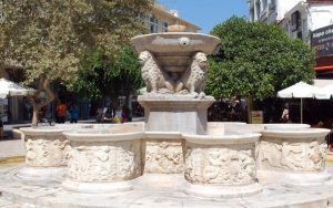  η κρηνη οταν ειχε ανακαινιστει 