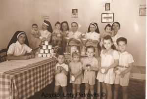 Διανομή γάλακτος στα Εξάρχεια. Αθήνα, 23 Σεπτ. 1943 